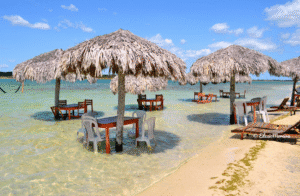 Praia de Jericoacoara com Mesas pé na areia