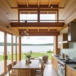 Sala de Jantar integrada com a cozinha com vista para a lagoa do paraíso em Jijoca de Jericoacoara - Cactos Arquitetos em Jijoca de Jericoacoara